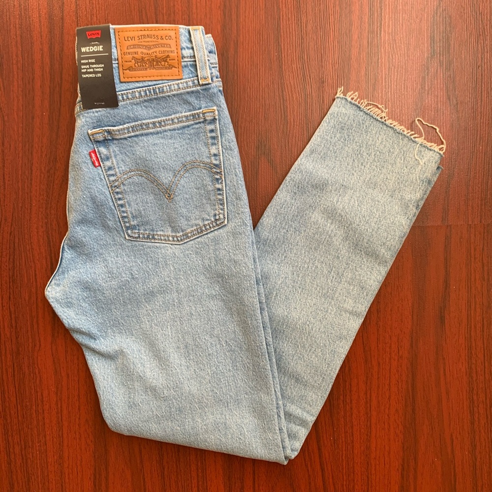 NWT Levi’s Wedgie Jeans